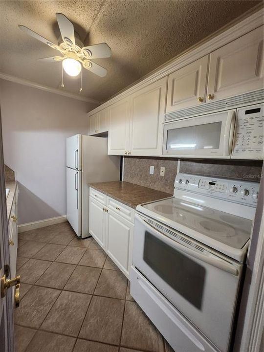 Active With Contract: $1,649 (1 beds, 1 baths, 750 Square Feet)