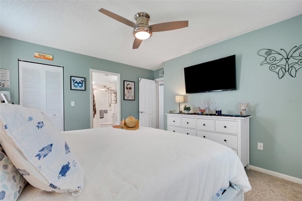 For Sale: $255,000 (2 beds, 2 baths, 1115 Square Feet)