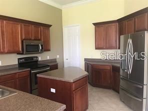 For Rent: $2,600 (4 beds, 3 baths, 2643 Square Feet)
