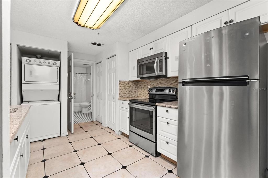 For Sale: $230,000 (1 beds, 1 baths, 632 Square Feet)