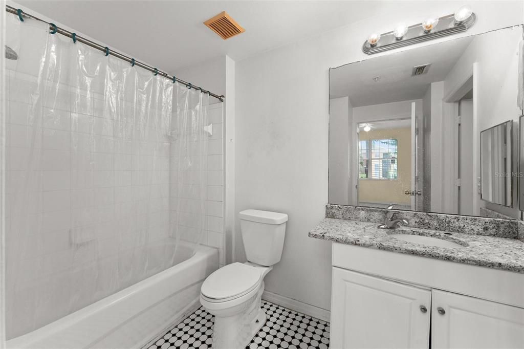 For Sale: $230,000 (1 beds, 1 baths, 632 Square Feet)