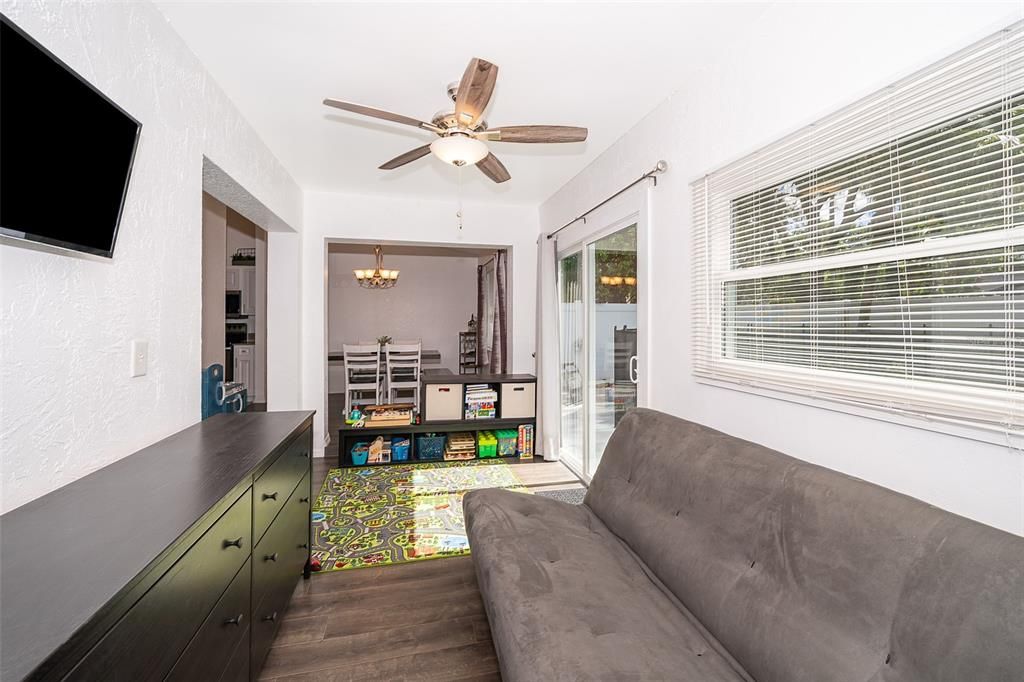 For Sale: $395,000 (2 beds, 2 baths, 1267 Square Feet)