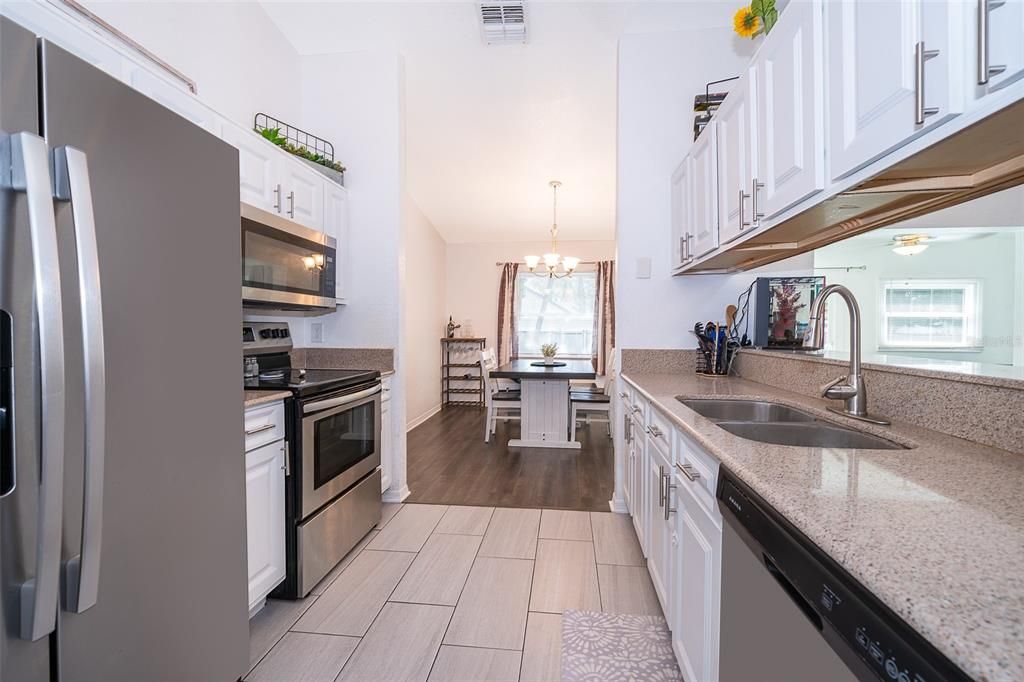 For Sale: $395,000 (2 beds, 2 baths, 1267 Square Feet)