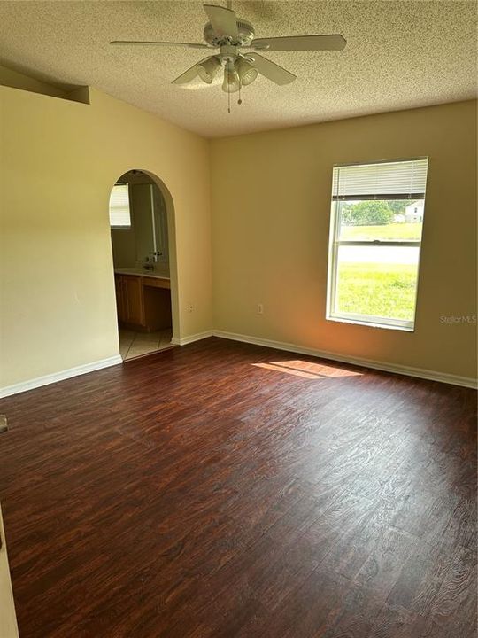 For Rent: $1,900 (3 beds, 2 baths, 1489 Square Feet)