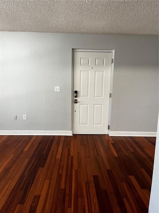 For Rent: $1,800 (3 beds, 2 baths, 993 Square Feet)