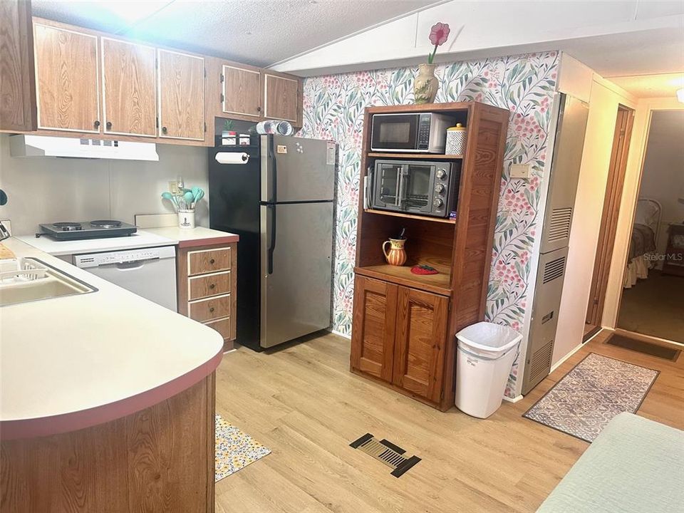 For Sale: $85,000 (2 beds, 1 baths, 728 Square Feet)