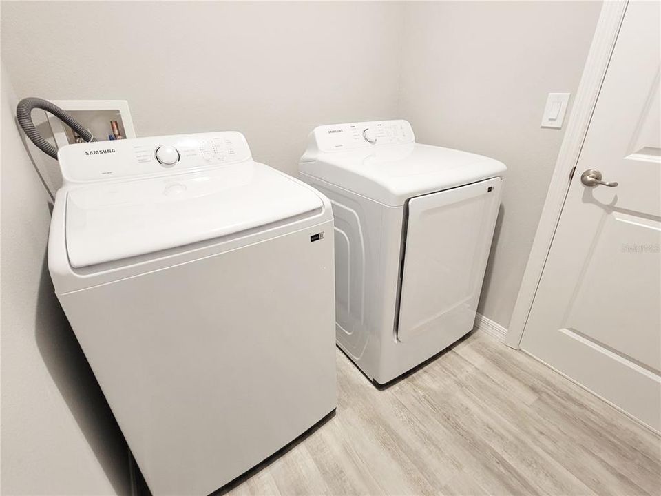 Washer & Dryer included!