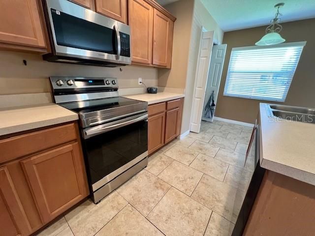 For Rent: $2,500 (3 beds, 2 baths, 1828 Square Feet)