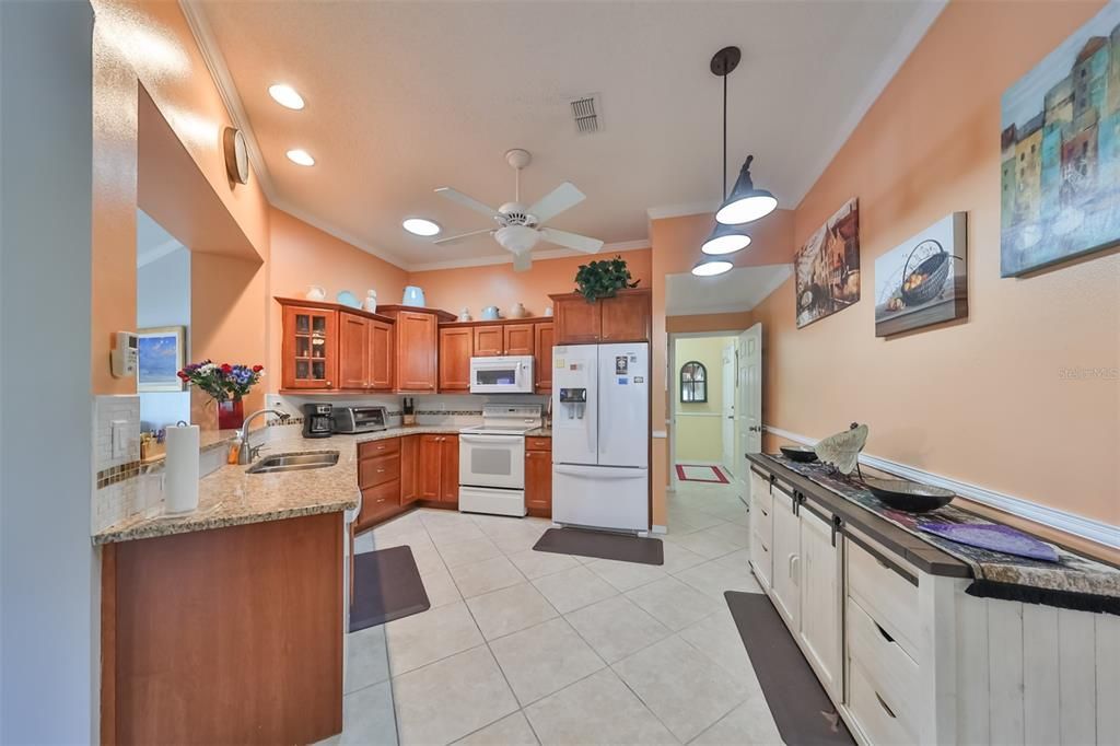 For Sale: $335,000 (2 beds, 2 baths, 1587 Square Feet)