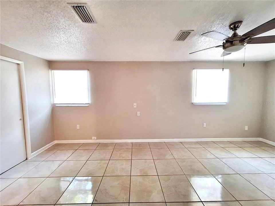 For Rent: $2,800 (3 beds, 2 baths, 1304 Square Feet)