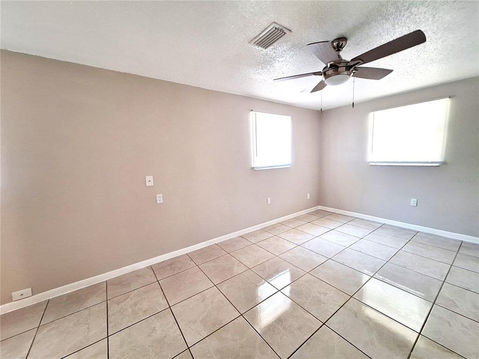 For Rent: $2,800 (3 beds, 2 baths, 1304 Square Feet)