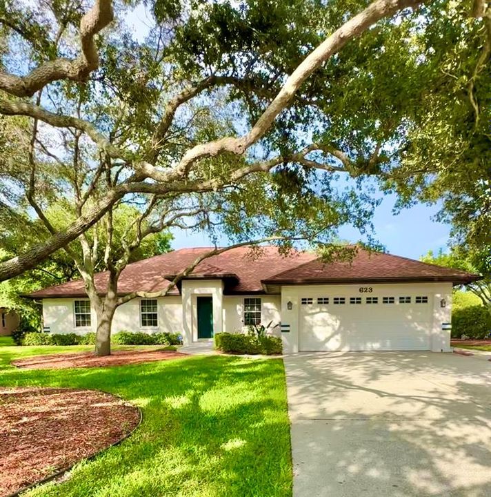 For Sale: $610,000 (4 beds, 2 baths, 2005 Square Feet)