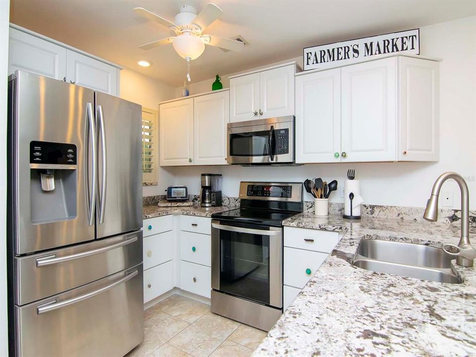 For Sale: $329,000 (2 beds, 2 baths, 1096 Square Feet)