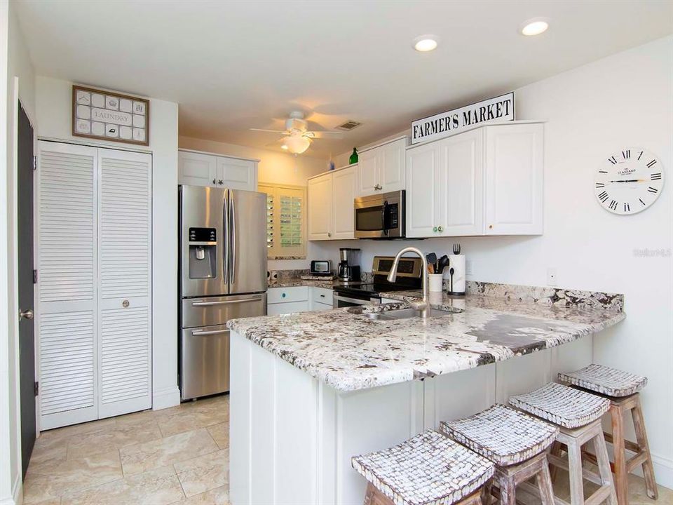 For Sale: $329,000 (2 beds, 2 baths, 1096 Square Feet)