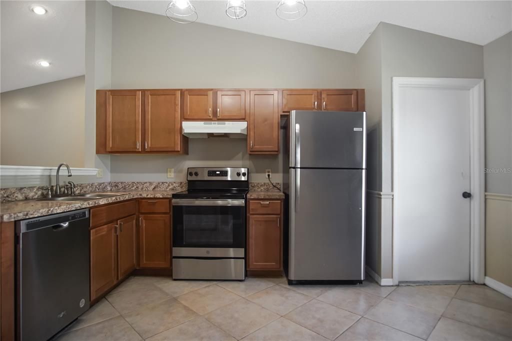 For Rent: $2,195 (3 beds, 2 baths, 1623 Square Feet)