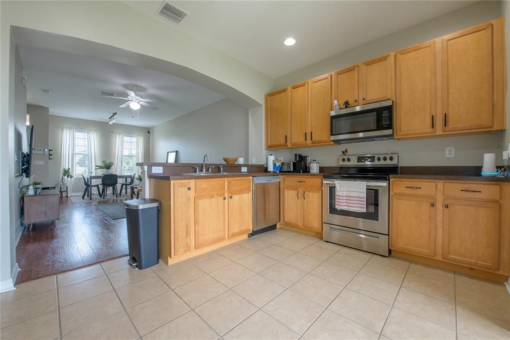 For Sale: $260,000 (2 beds, 2 baths, 1176 Square Feet)