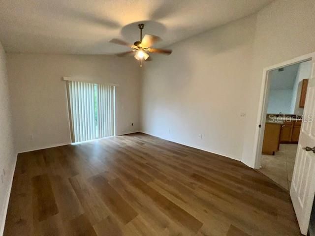 For Rent: $2,285 (3 beds, 2 baths, 1894 Square Feet)