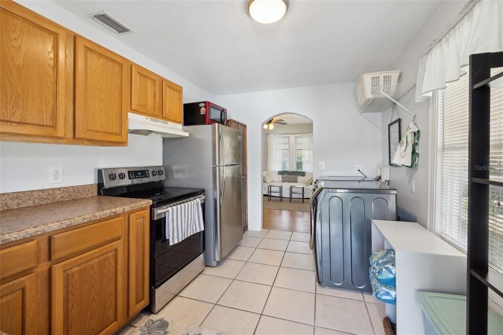 For Sale: $315,000 (2 beds, 1 baths, 700 Square Feet)