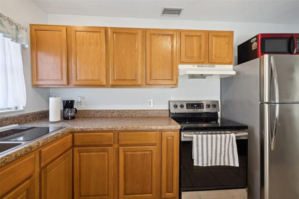 For Sale: $315,000 (2 beds, 1 baths, 700 Square Feet)