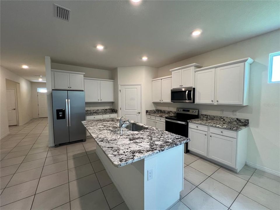 For Rent: $2,349 (4 beds, 2 baths, 2031 Square Feet)
