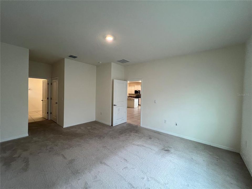 For Rent: $2,349 (4 beds, 2 baths, 2031 Square Feet)