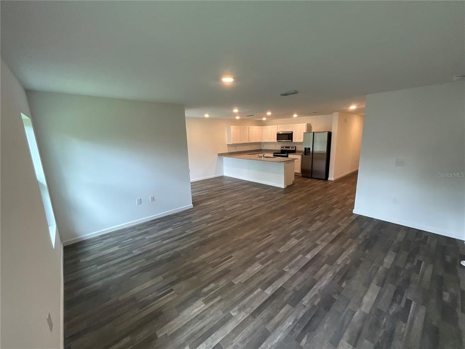 For Rent: $1,800 (4 beds, 2 baths, 1665 Square Feet)