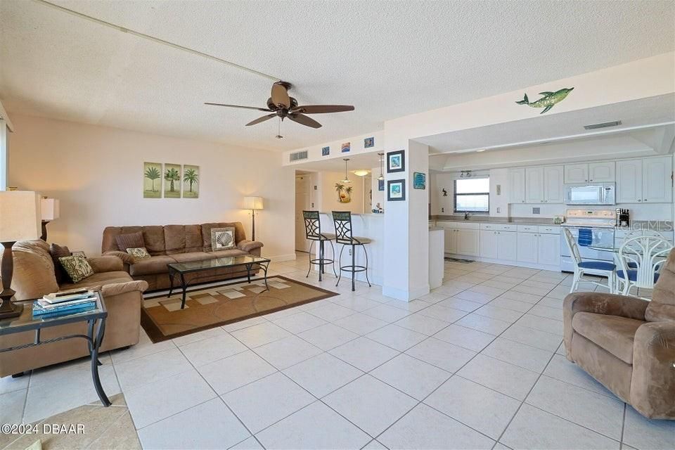 For Sale: $449,500 (2 beds, 2 baths, 1230 Square Feet)