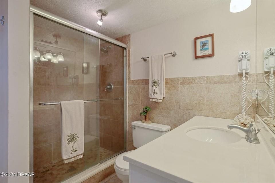 For Sale: $449,500 (2 beds, 2 baths, 1230 Square Feet)