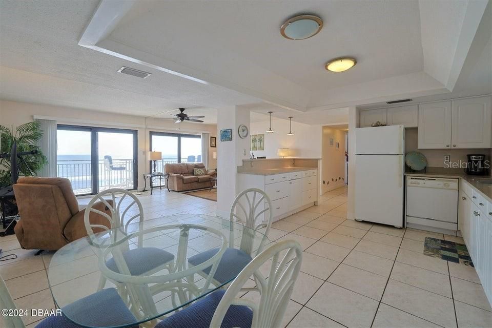 For Sale: $449,500 (2 beds, 2 baths, 1230 Square Feet)