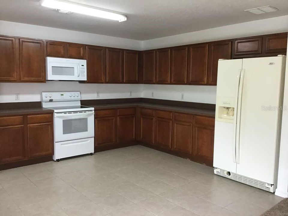 For Rent: $2,567 (6 beds, 2 baths, 2996 Square Feet)