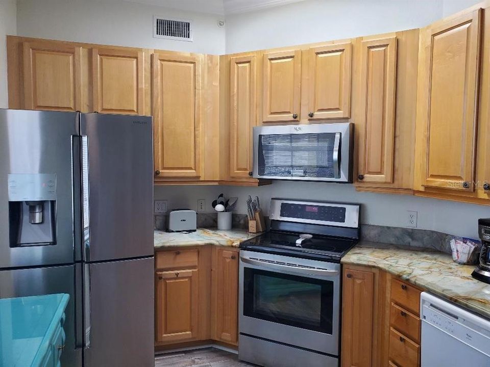 For Sale: $229,750 (1 beds, 1 baths, 750 Square Feet)