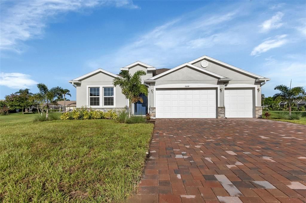 Active With Contract: $433,999 (4 beds, 3 baths, 2372 Square Feet)