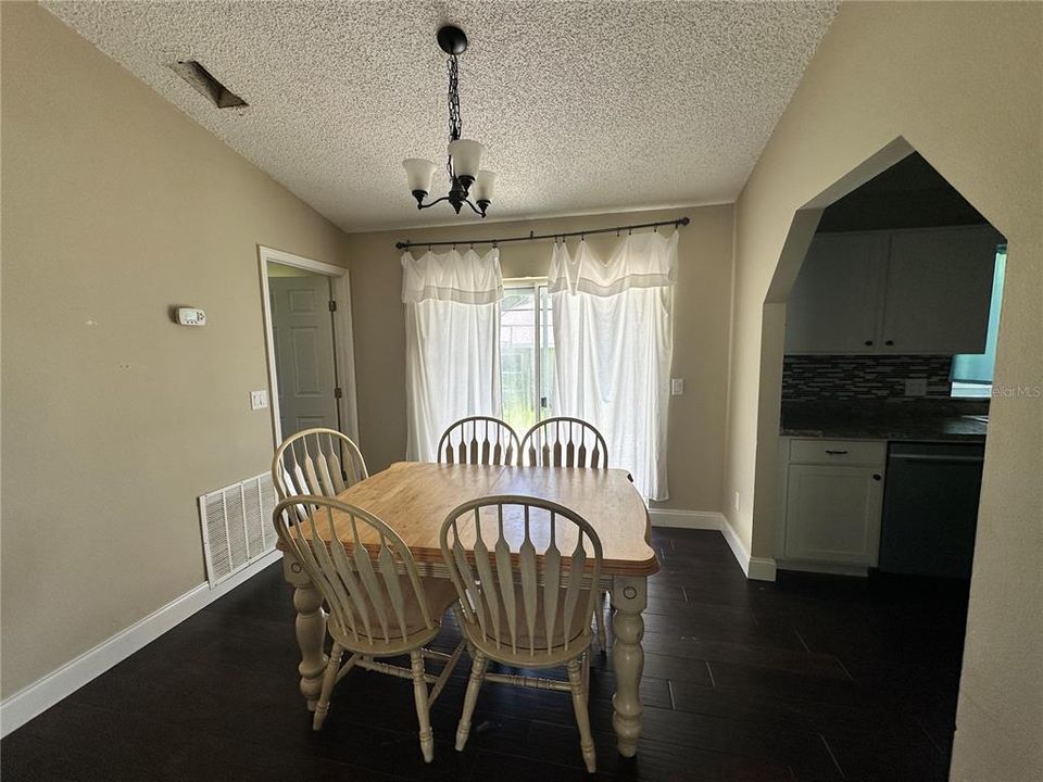 For Rent: $1,500 (3 beds, 2 baths, 1350 Square Feet)