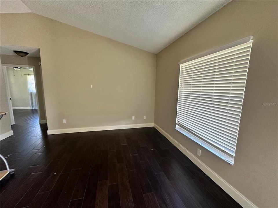 For Rent: $1,500 (3 beds, 2 baths, 1350 Square Feet)