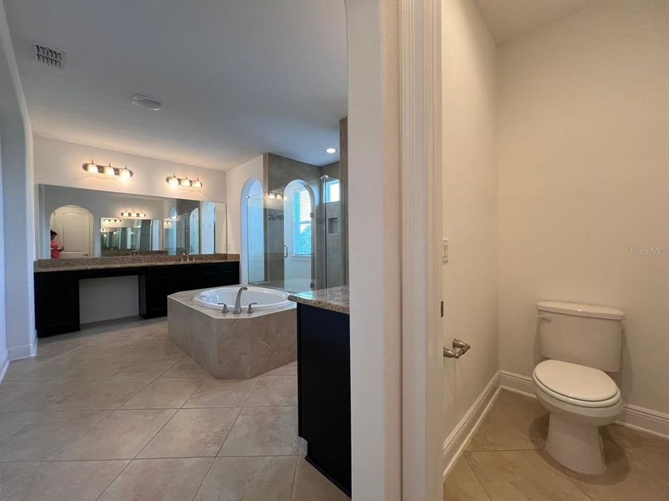 В аренду: $4,500 (5 спален, 4 ванн, 4125 Квадратных фут)