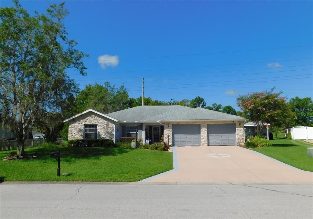 For Sale: $399,900 (3 beds, 2 baths, 1961 Square Feet)