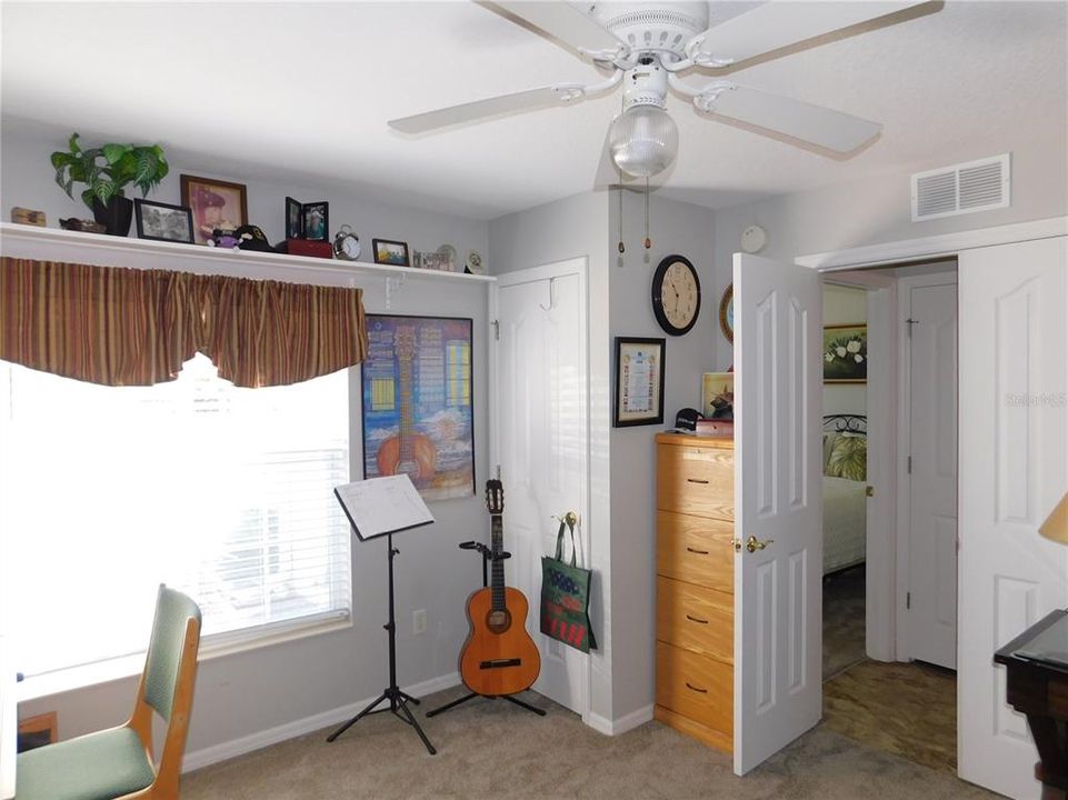 For Sale: $399,900 (3 beds, 2 baths, 1961 Square Feet)