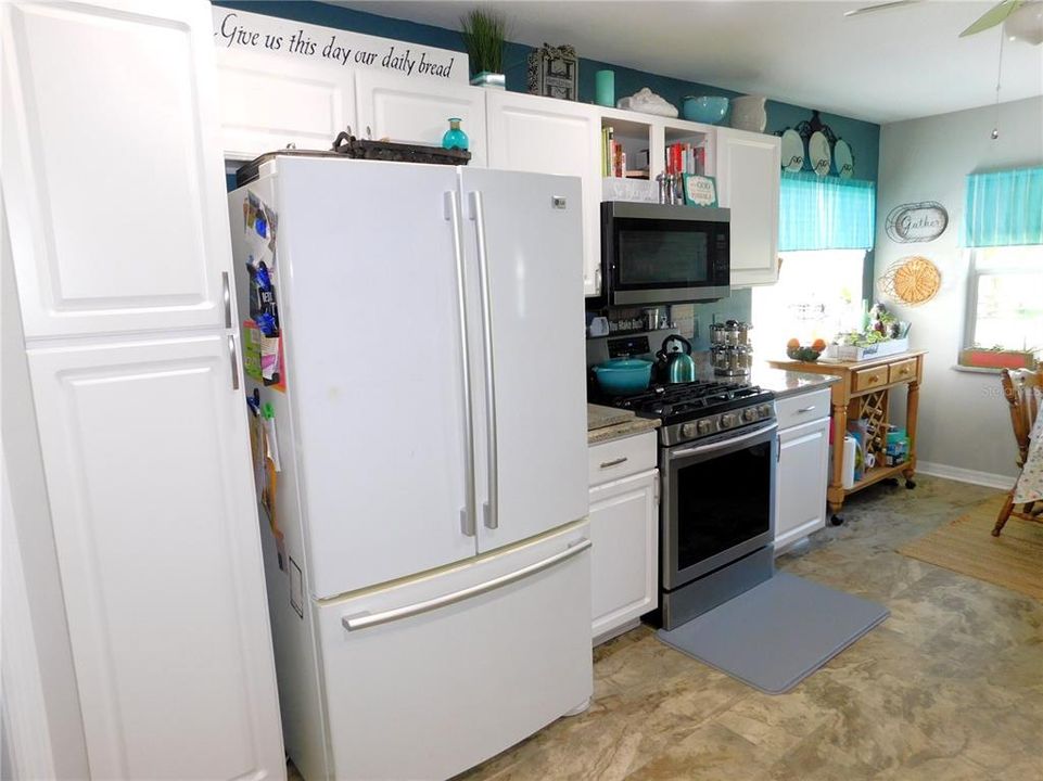 For Sale: $399,900 (3 beds, 2 baths, 1961 Square Feet)