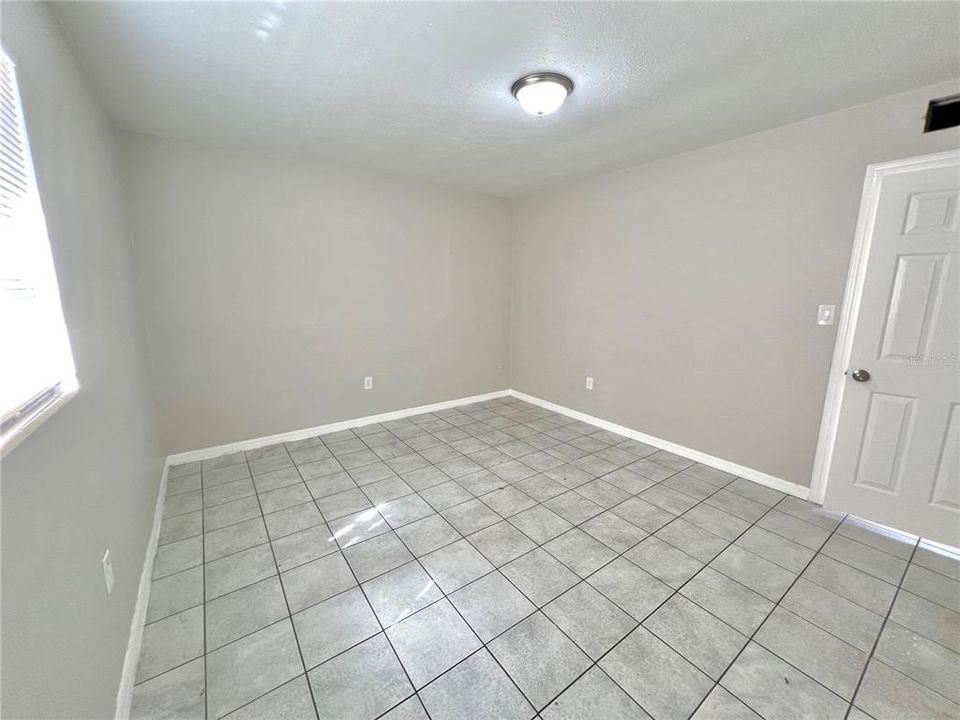 For Rent: $1,750 (3 beds, 1 baths, 966 Square Feet)