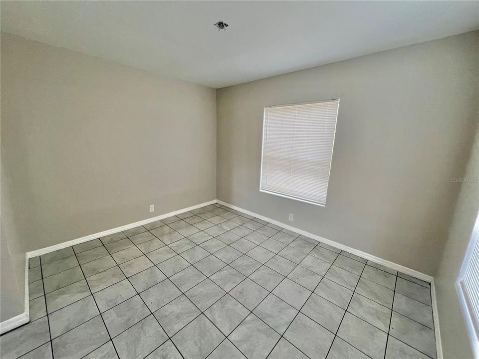 For Rent: $1,750 (3 beds, 1 baths, 966 Square Feet)
