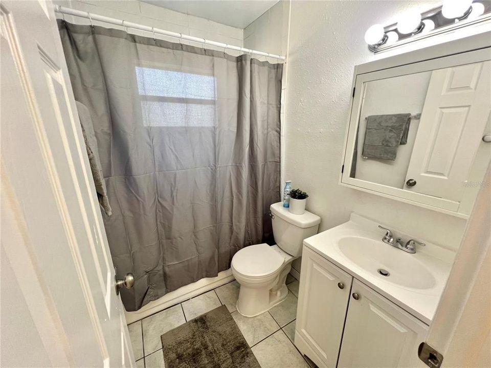 For Rent: $1,750 (3 beds, 1 baths, 966 Square Feet)