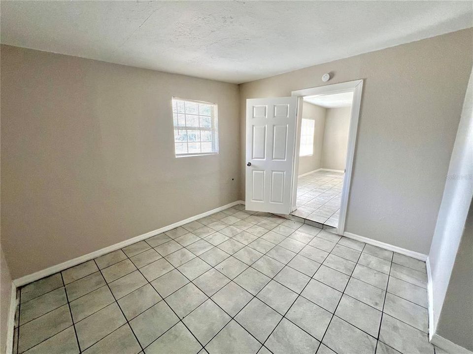 For Rent: $1,750 (3 beds, 1 baths, 966 Square Feet)