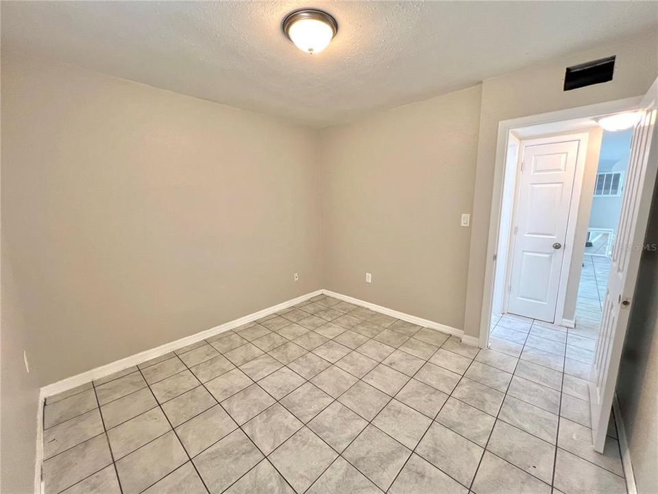 For Rent: $1,750 (3 beds, 1 baths, 966 Square Feet)