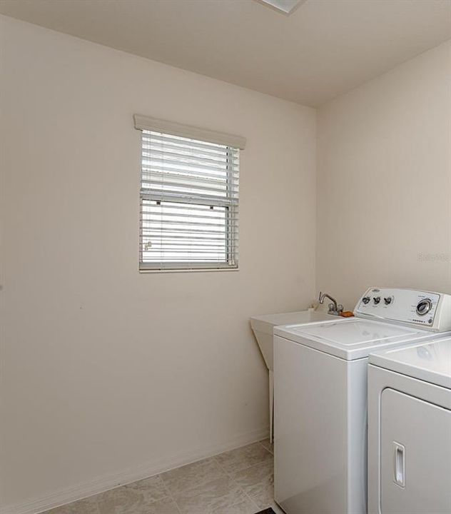 For Rent: $2,200 (3 beds, 2 baths, 1656 Square Feet)