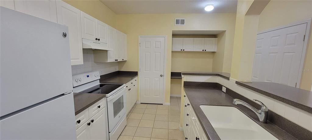 For Rent: $2,600 (3 beds, 3 baths, 1612 Square Feet)