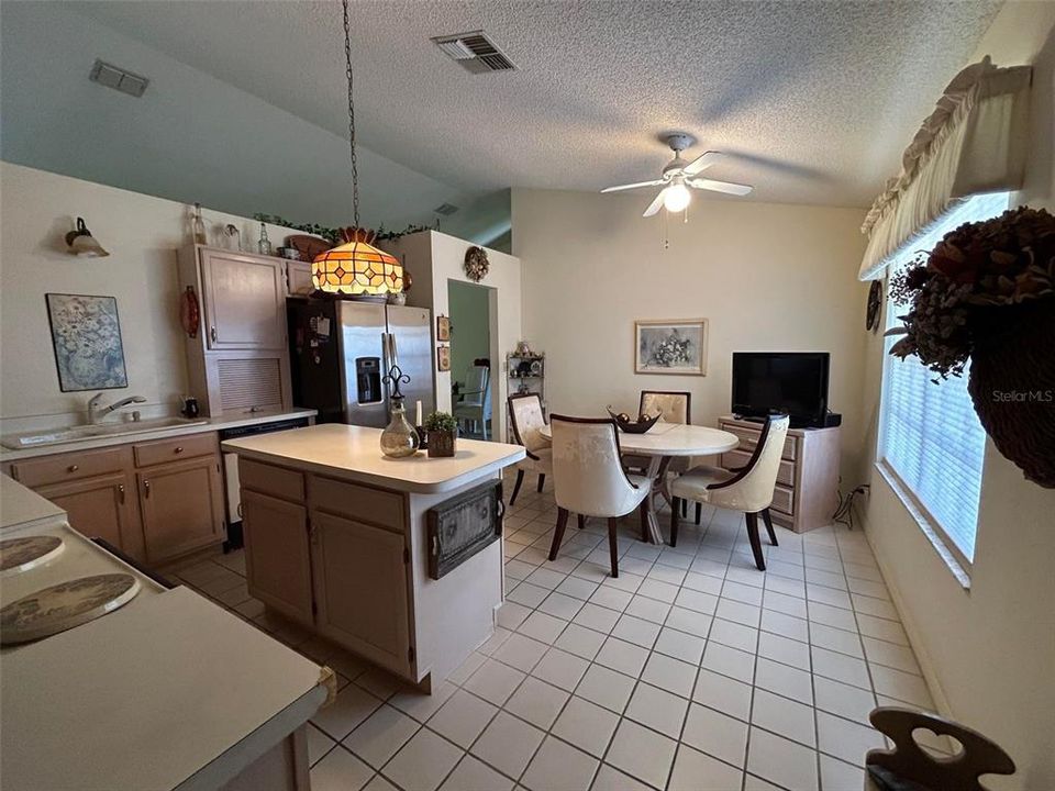 For Sale: $279,900 (3 beds, 2 baths, 1504 Square Feet)