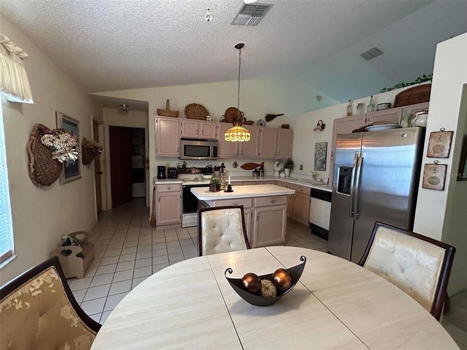 For Sale: $279,900 (3 beds, 2 baths, 1504 Square Feet)