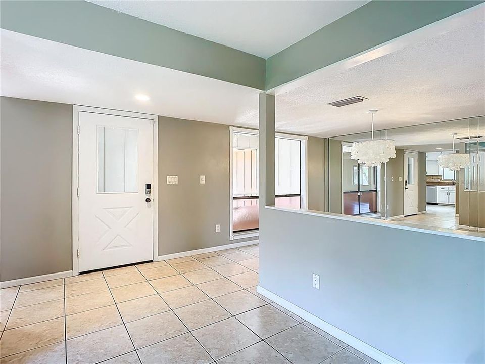 For Sale: $339,900 (3 beds, 2 baths, 1900 Square Feet)