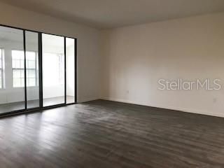 For Rent: $1,300 (2 beds, 1 baths, 1027 Square Feet)