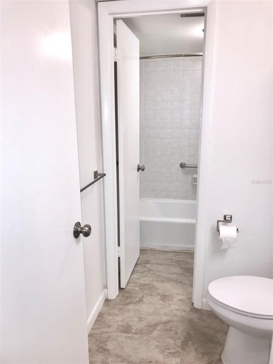 For Rent: $1,300 (2 beds, 1 baths, 1027 Square Feet)